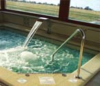 &Eacute;p&iacute;tett pezsgőf&uuml;rdő Albatros Wellnesstechnika